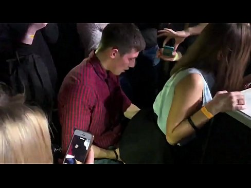 ❤️ একটি রাশিয়ান নাইটক্লাবে বাস্তব যৌনতা। মলদ্বার এবং যোনি মধ্যে 18 বছর বয়সী রাশিয়ান মেয়ে একটি নাইটক্লাবে fucked bn.centr-klassiki.ru এ আমাদের কাছে ❌❤